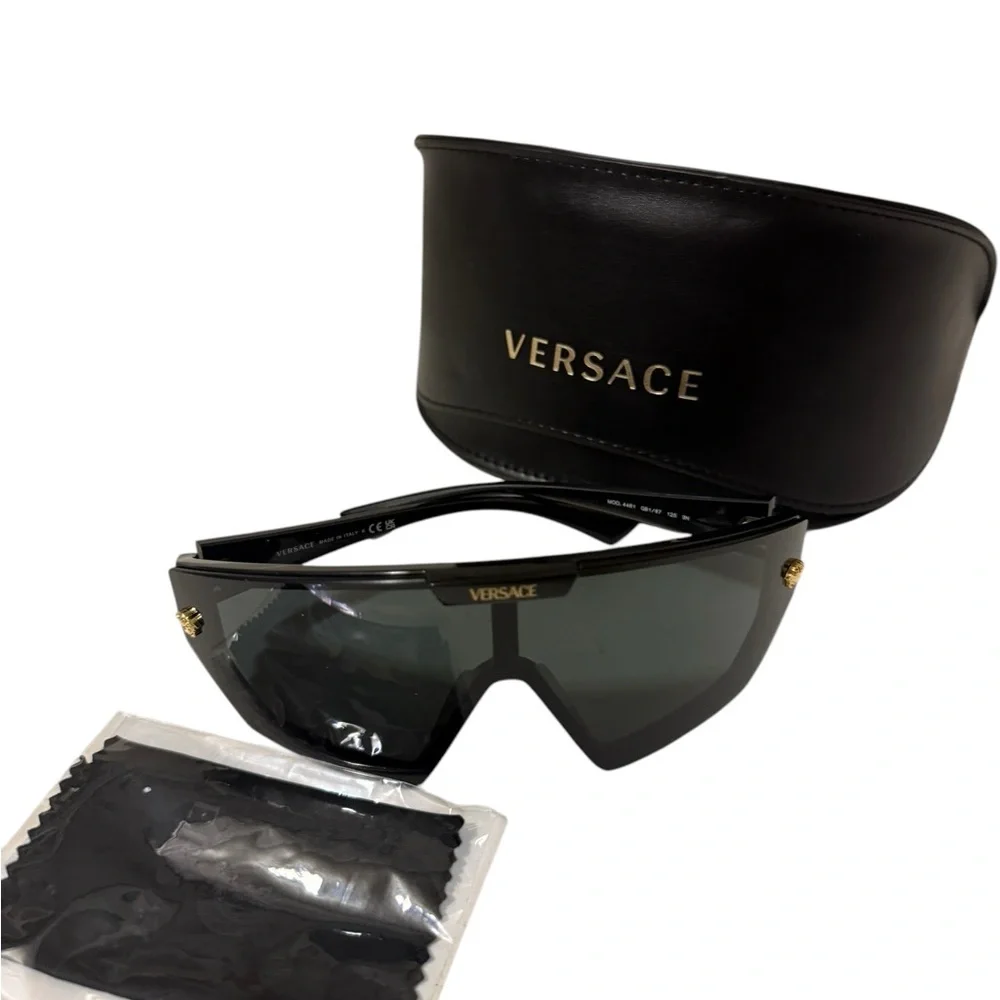 Unisex VE4461 Versace Black Sunglasses come with a case and cleaning cloth - Picture 14 of 14